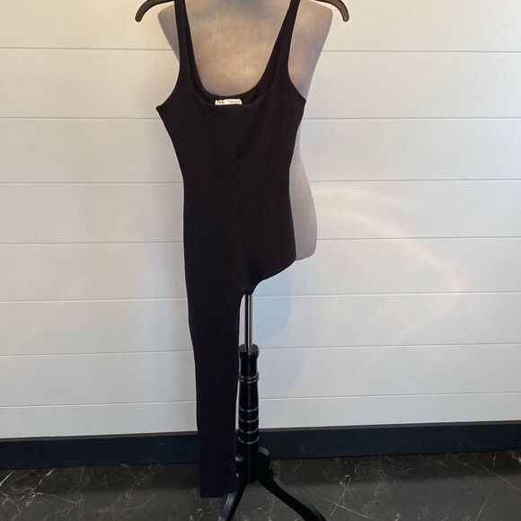 Zara Asymmetrical Leg
Jumpsuit Medium - Picture 5 of 7